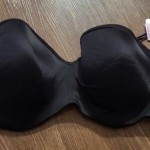 42 D Bali underwire bra comes with straps 8 ways to wear new with tags